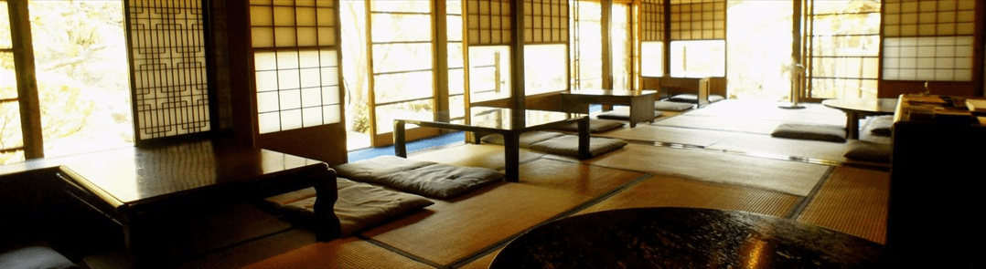 茨城・県北の奥久慈大子。地域活性化・地方創生の古民家カフェ　宮田邸　咲くカフェ。咲くカフェ。diyテーブル